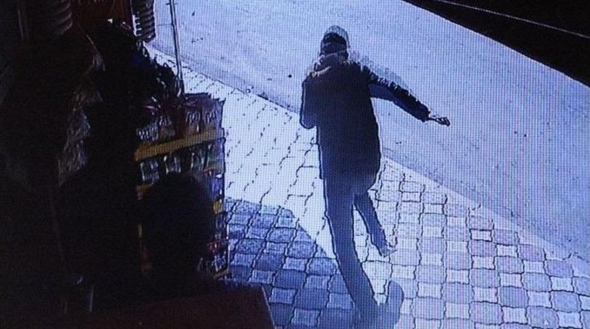 El Frenini &Ccedil;ekmeyi Unuttuğu Minib&uuml;s&uuml;n Peşinden B&ouml;yle Koştu