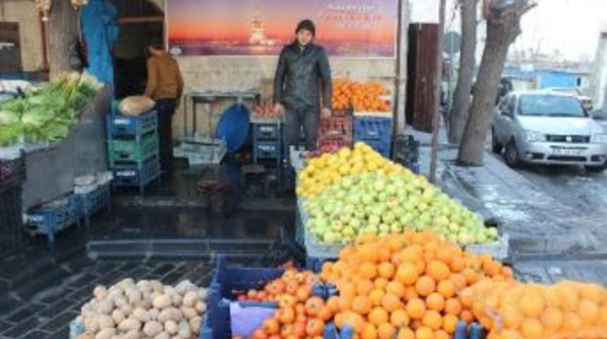Soğuk Havalar Meyve Sebze Fiyatlarını Attırdı