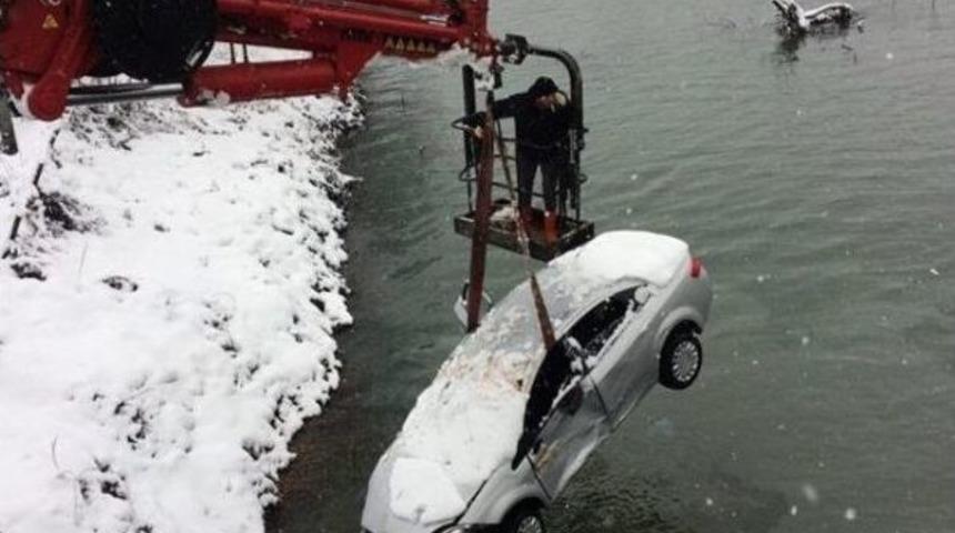 Kar Yağışı Beraberinde Kazaları Getirdi