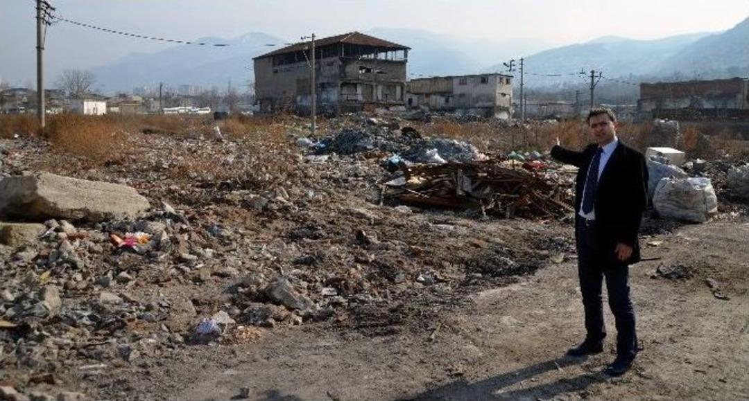 (&ouml;zel Haber) Mahalleli Uyuşturucu Bağımlılarından Korunmak İ&ccedil;in Silahla N&ouml;bet Tutuyor