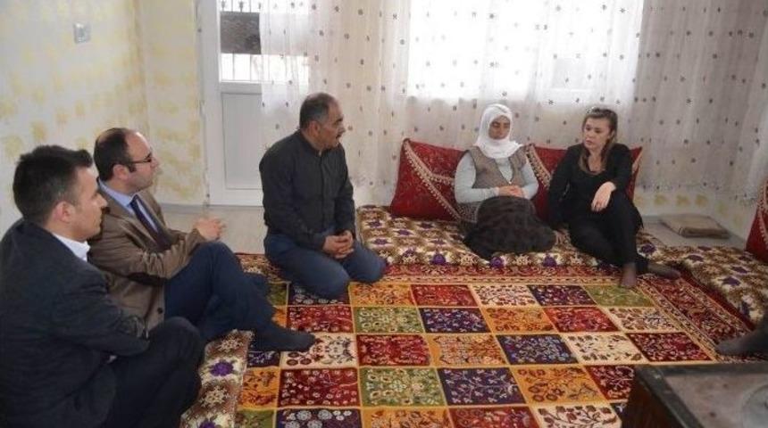 Kaymakamı U&ccedil;ar&rsquo;dan Şehit Araz&rsquo;ın Ailesine Ziyaret