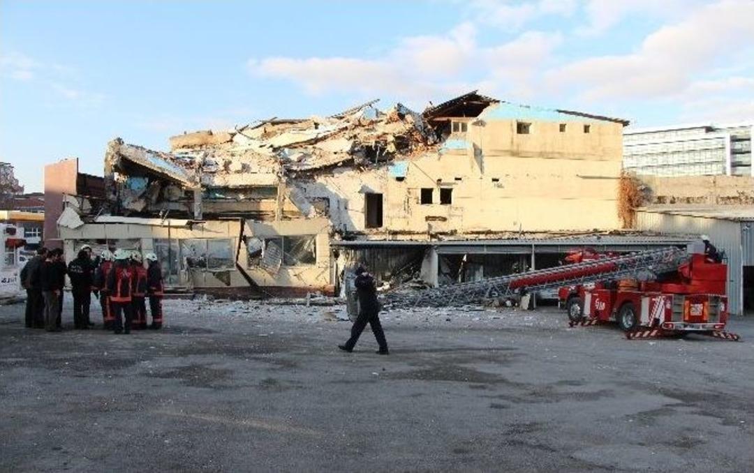 Beyoğlu&rsquo;nda 3 Katlı Bina &Ccedil;&ouml;kt&uuml;