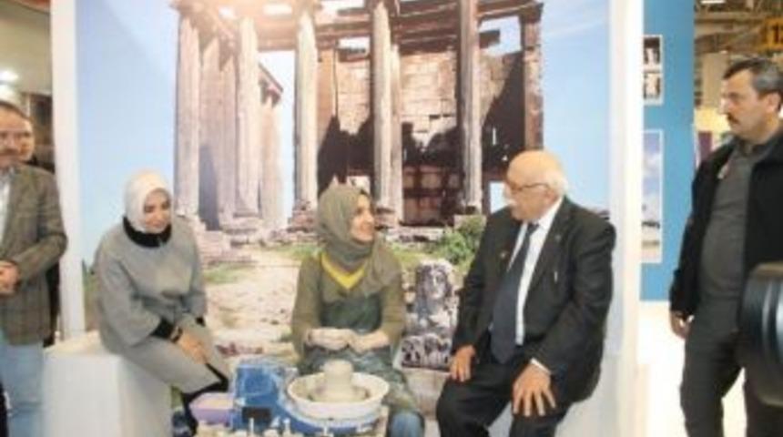 Bakan Avcı, K&uuml;tahya Standında