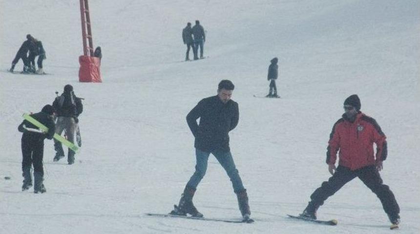 Elmadağ Kayak Merkezi&rsquo;ne Yarı Yıl Tatilinde Yoğun İlgi