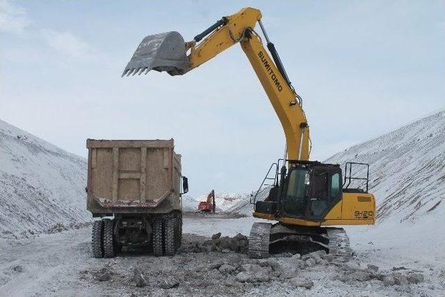 Btk Demiryolu Hattında Eksi 30’da Çalışıyorlar