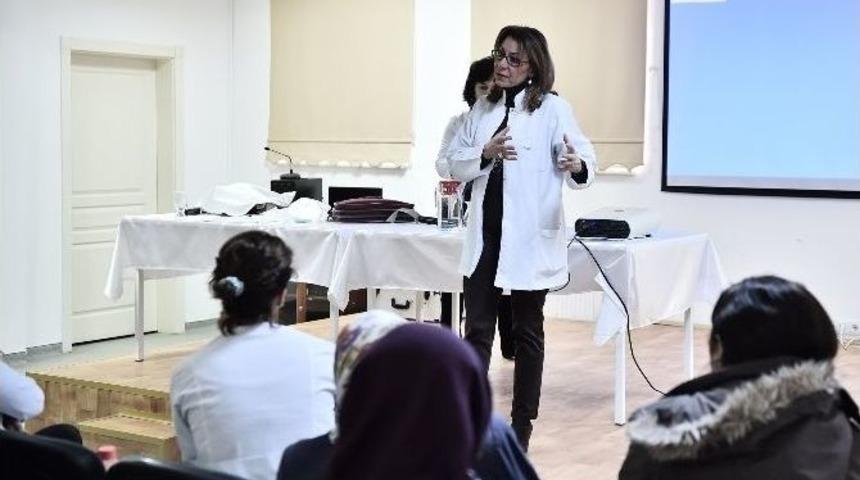 Kansere Karşı Hem Bilin&ccedil;lendirme Hem De Terapi