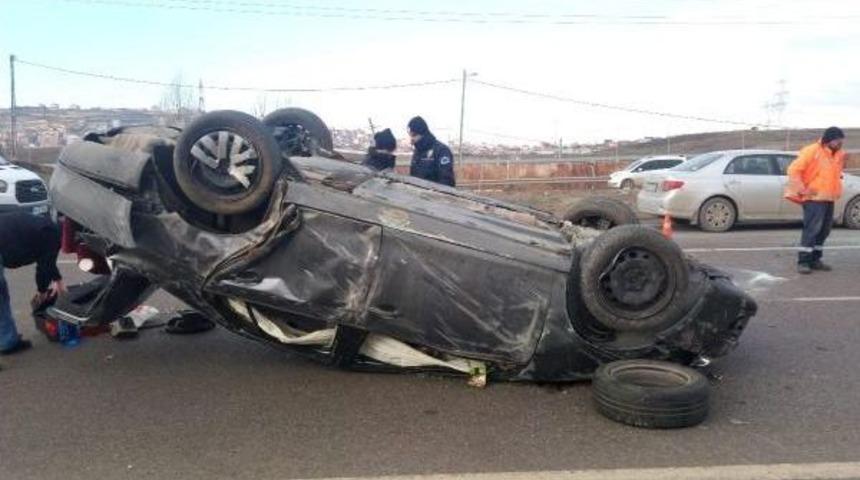 Taklalar Atan Otomobilden Fırlayan S&uuml;r&uuml;c&uuml; Hayatını Kaybetti