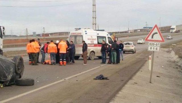 Taklalar Atan Otomobilden Fırlayan Sürücü Hayatını Kaybetti