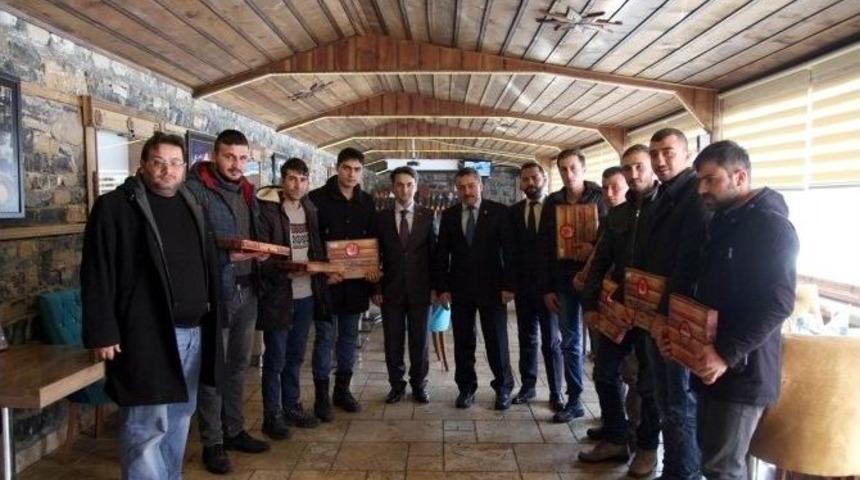 Başkan Tutal, Askere Gidecek Gençlerle Buluştu