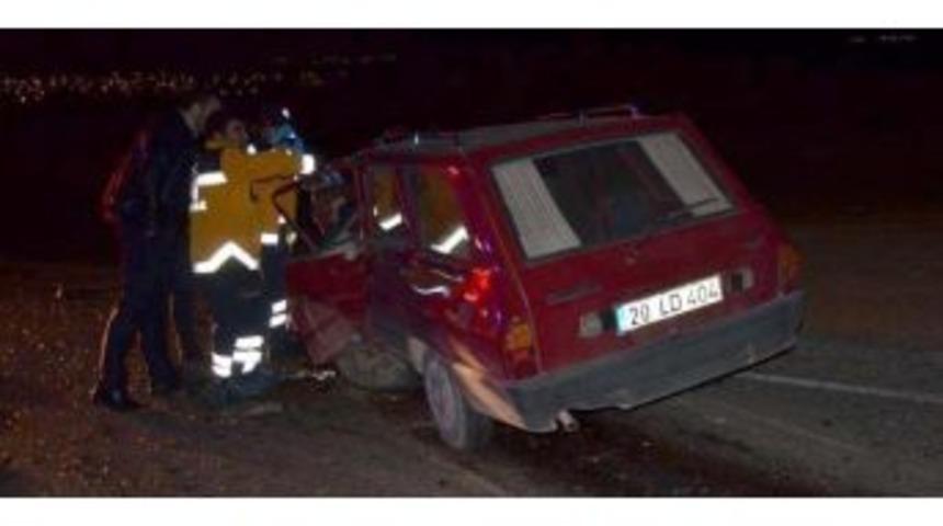 Denizli'de Iki Otomobil &Ccedil;arpıştı: 1 &Ouml;l&uuml;, 1 Yaralı