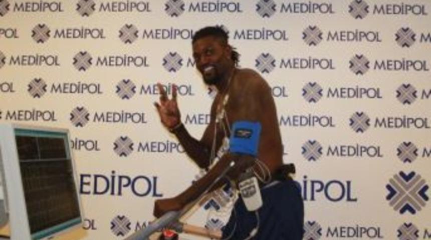 Emmanuel Adebayor Sağlık Kontrol&uuml;nden Ge&ccedil;irildi