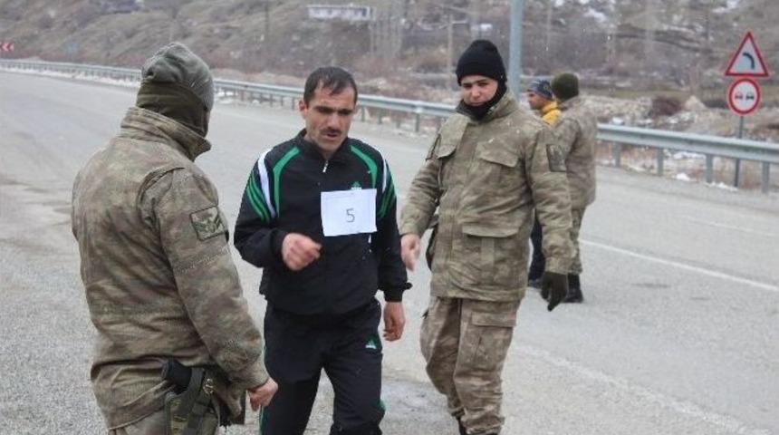 G&uuml;venlik Korucusu Olabilmek İ&ccedil;in Soğuk Ter D&ouml;kt&uuml;ler