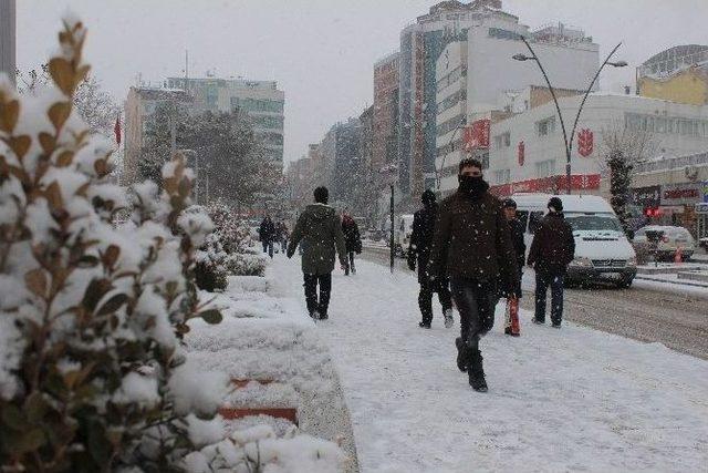 Elazığ’da Kar Yağışı Etkisini Göstermeye Başladı