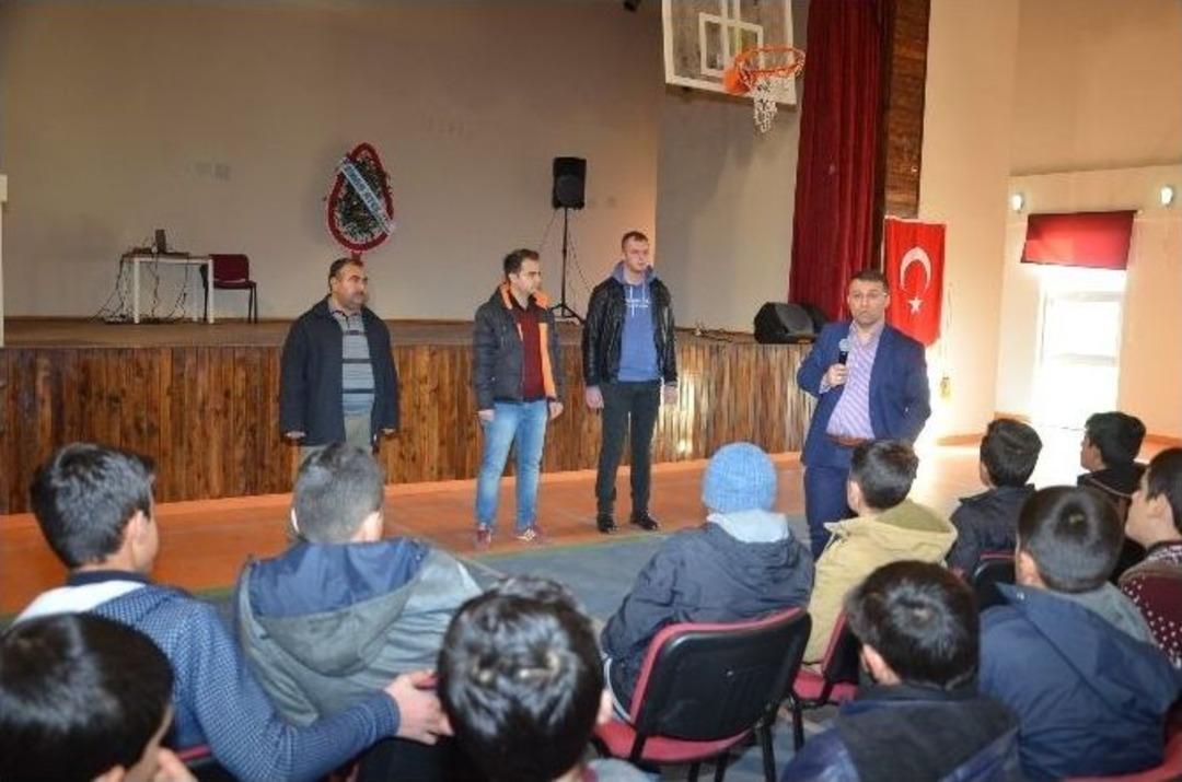Kaymakam &Ouml;mer &Ccedil;imşit Teog Sınavında Dereceye Giren &Ouml;ğrencilerle Bir Araya Geldi