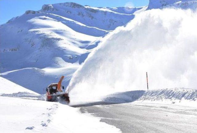 Van'da Kapalı 716 Mahalle Yolundan 681'i Ulaşıma Açıldı