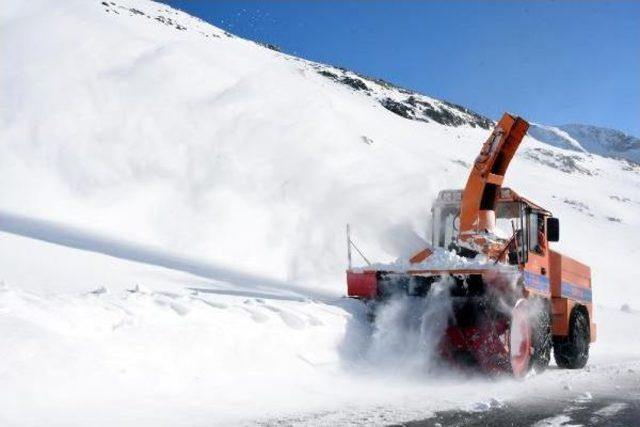 Van'da Kapalı 716 Mahalle Yolundan 681'i Ulaşıma Açıldı