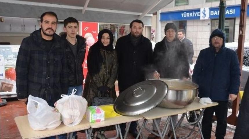 Karlı Havada Sıcak &Ccedil;orba İkramı