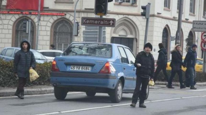 M&uuml;lteci &Ccedil;ocukların Dramı