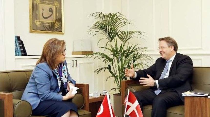 Danimarka B&uuml;y&uuml;kel&ccedil;isinden Fatma Şahin'e Ziyaret