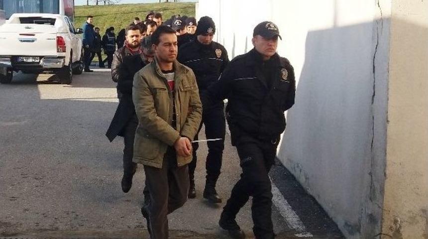 Sakarya&rsquo;da 11&rsquo;i Polis 5&rsquo;i Jandarma Personeli Adliyeye Sevk Edildi