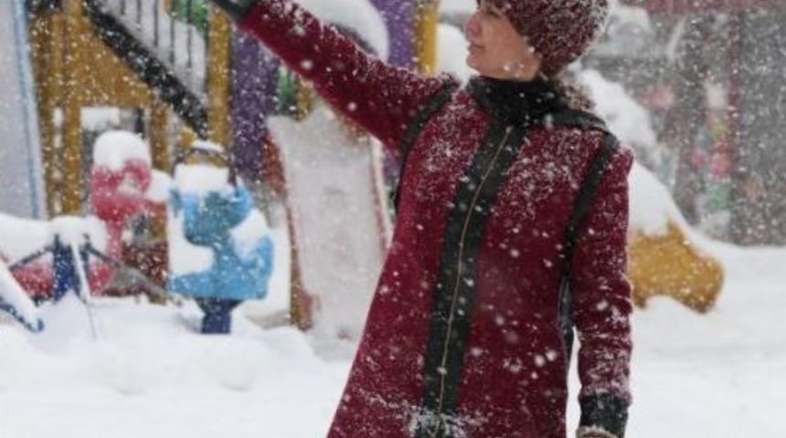 Yolda Kalan Ara&ccedil;ları &Uuml;zerlerine Oturarak Kurtardılar (2)