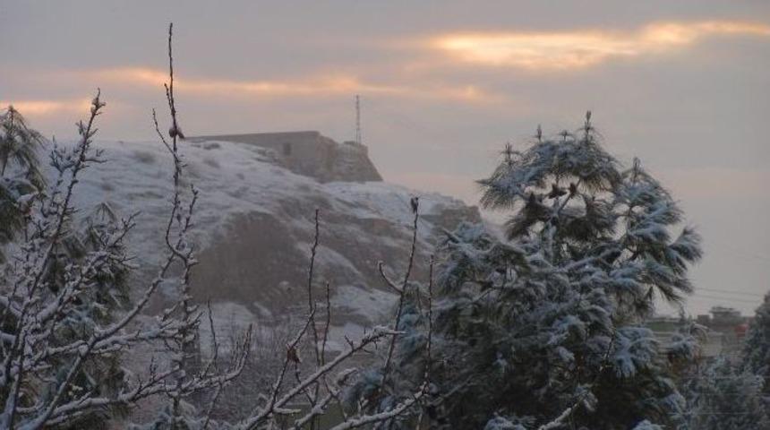 Kar Yağışı Kuraklık Endişesi Yaşayan Arabanlı &Ccedil;ift&ccedil;ilerin Y&uuml;z&uuml;n&uuml; G&uuml;ld&uuml;rd&uuml;
