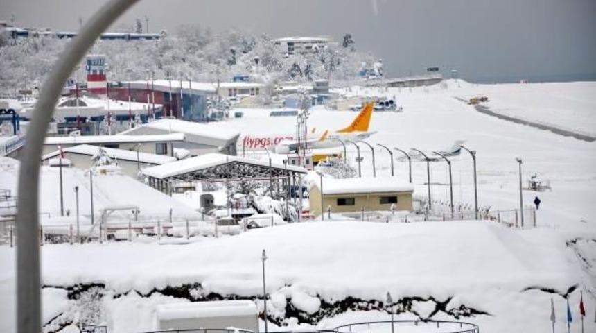 Trabzon&rsquo;Da Kar Yağışı Hayatı Olumsuz Etkiledi