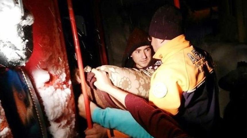 Karda Mahsur Kalan Hastaları Afad Ve Umke Ekipleri Kurtardı