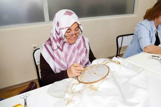 El Becerilerini Geliştiren Kadınlar, Aile Bütçesine Katkı Sağlıyor