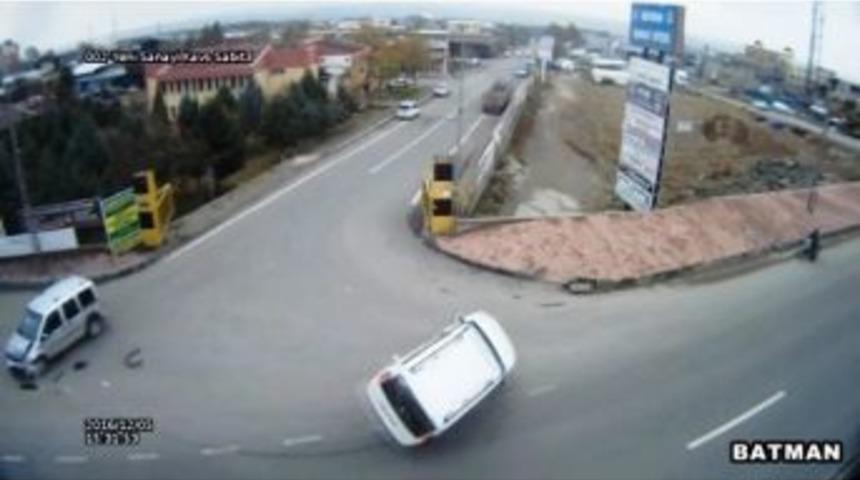 Batman&rsquo;da Trafik Kazaları Mobese Kameralarına Yansıdı