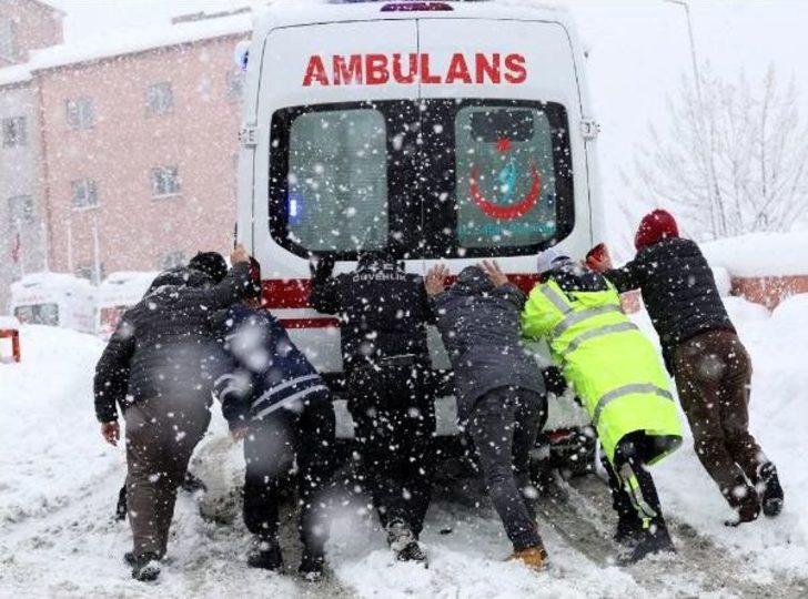 Rize'de 348 Köy Yolu Kardan Kapalı (2)