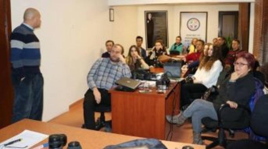 Temel Fotoğraf Eğitimleri S&uuml;r&uuml;yor