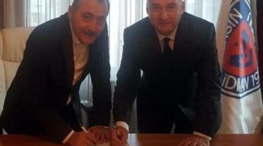 Mersin İdmanyurdu Teknik Direkt&ouml;r&uuml; Turmuş&rsquo;tan Asbaşkan Karak&rsquo;a Tepki