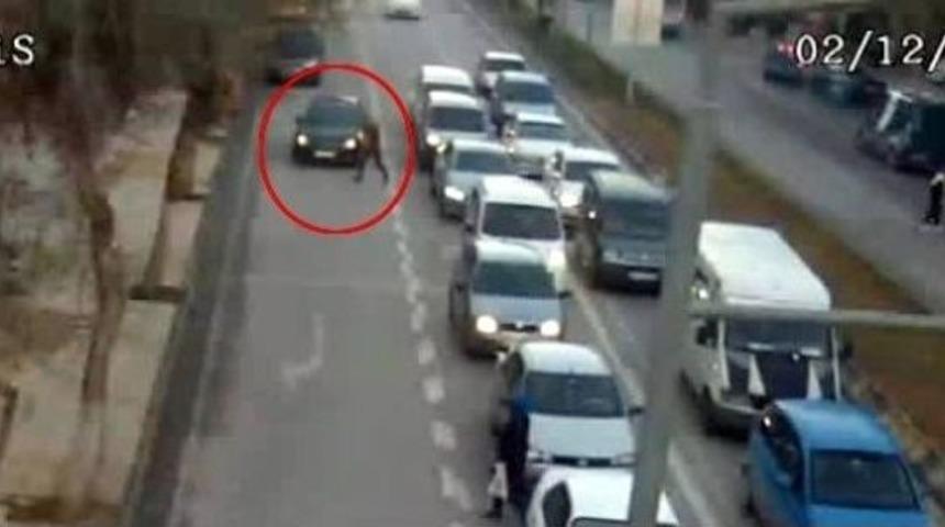 Gaziantep&rsquo;te Aracın Yayaya &Ccedil;arptığı Kaza G&uuml;venlik Kamerasında