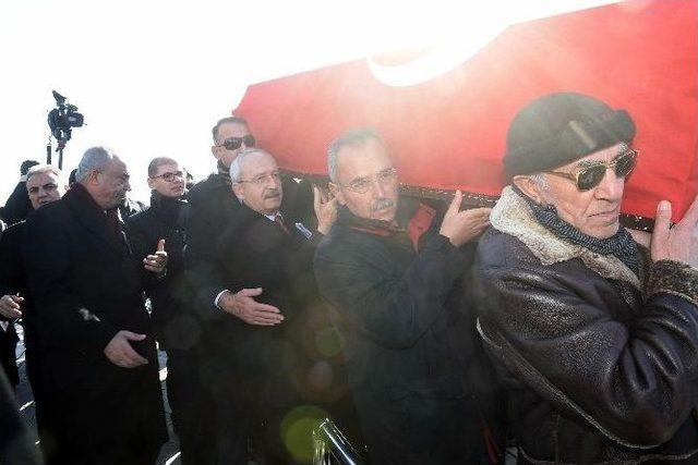 Chp Genel Başkanı Kılıçdaroğlu, Hüseyin Öztürk’ün Cenazesine Omuz Verdi