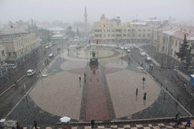 Kilis’te Kar Yağışı Etkili Oluyor