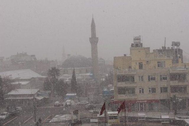 Kilis’te Kar Yağışı Etkili Oluyor