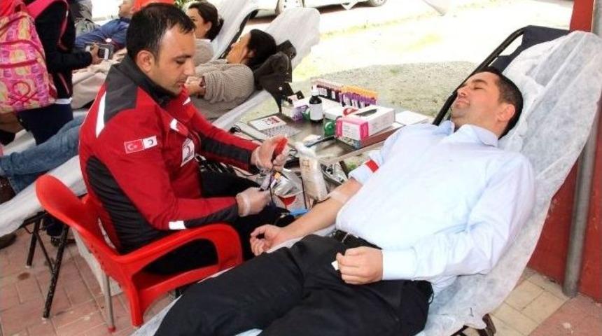 Ak Parti Mezitli İl&ccedil;e Başkanlığı&rsquo;ndan Kan Bağışı Kampanyası