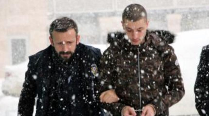 Sokağa &Ccedil;iş Yapma Tartışmasında Kurusıkıyla Yaralama