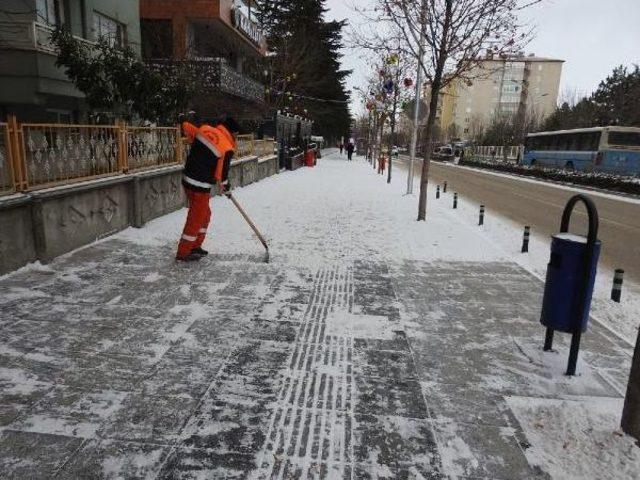 Çorum'da Süz Havuzları Buz Tuttu