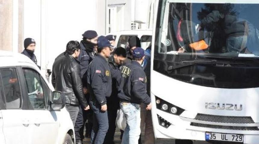 İzmir'deki 'reina Operasyonu'nda Yakalanan 10 Kişi Adliyeye Sevk Edildi