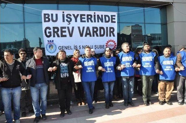 Karabağlar’da Belediye İşçileri Greve Gitti