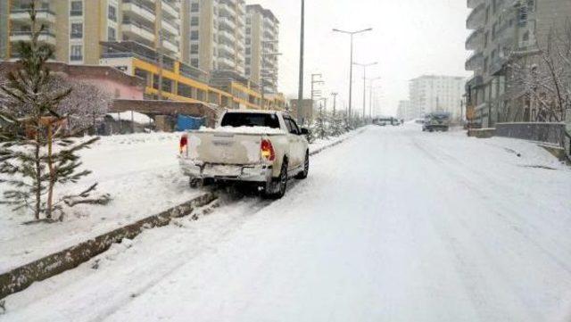 Silvan'da Kar Yağışı Hayatı Olumsuz Etkiliyor