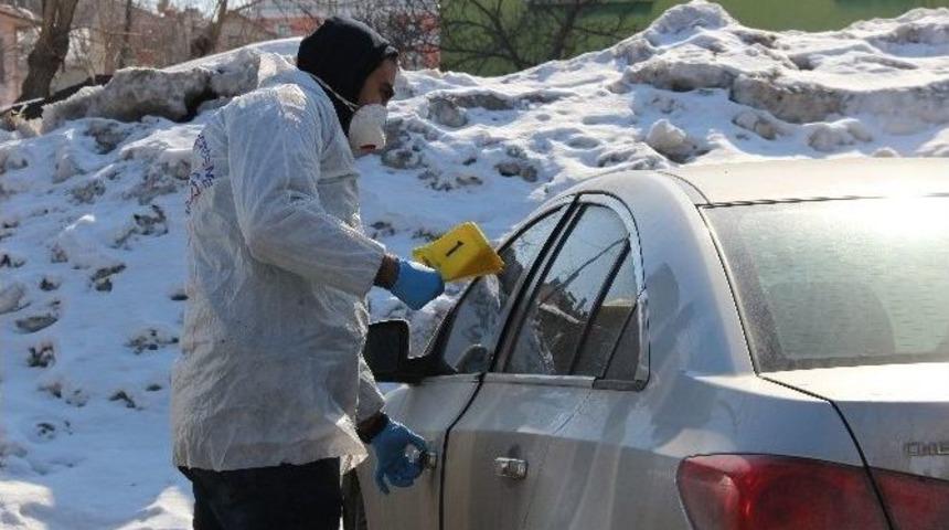 Silahının Emniyetini Kontrol Ederken Kendini Vurdu