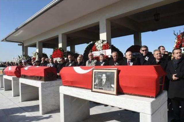 Kılıçdaroğlu, Tınaztepe Ve Öztürk Için Kocatepe Camii'nde Düzenlenen Cenaze Namazına Katıldı