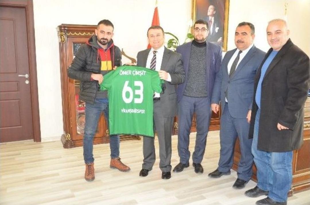 Viranşehirspor U 15 Takımı Kaymakamı &Ouml;mer &Ccedil;imşit&rsquo;i Ziyaret Etti