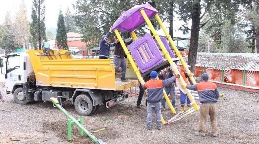 Manavgatlı &Ccedil;ocuklara Oyun Parkı S&uuml;rprizi