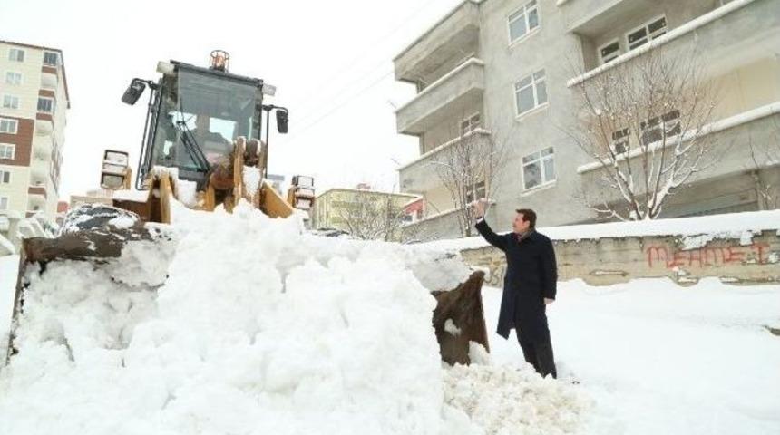 İlkadım Karla M&uuml;cadele Ediyor