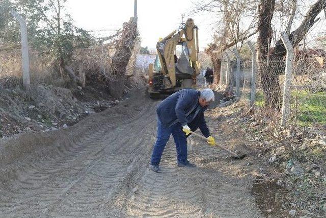 Avşar Ve Irlamaz’ın Yolları Bakımdan Geçirildi