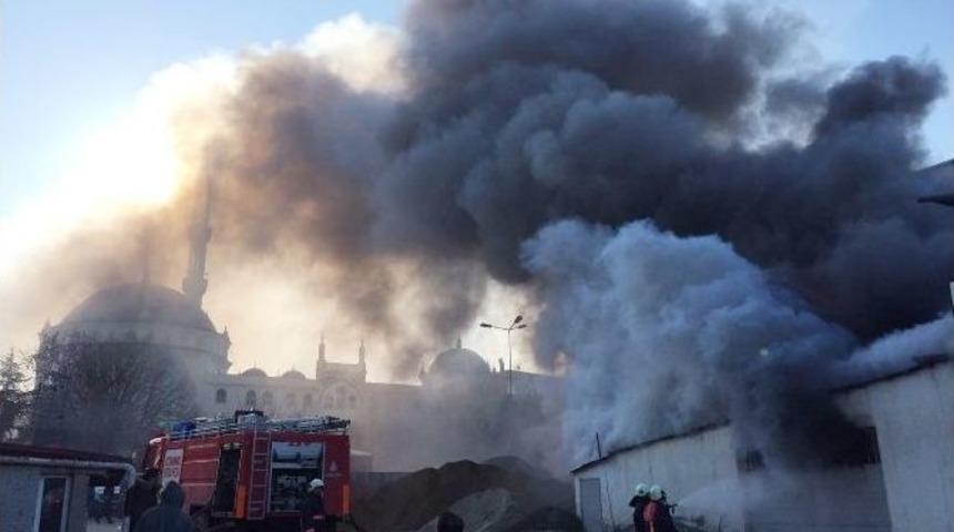 Sultanbeyli&rsquo;de Yangın Paniği